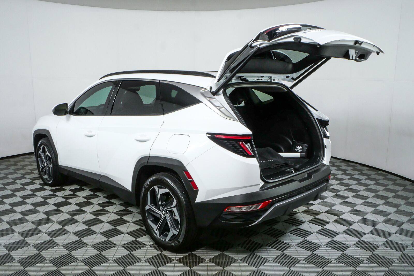 Used 2024 Hyundai Tucson Limited AWD/4WD image 35