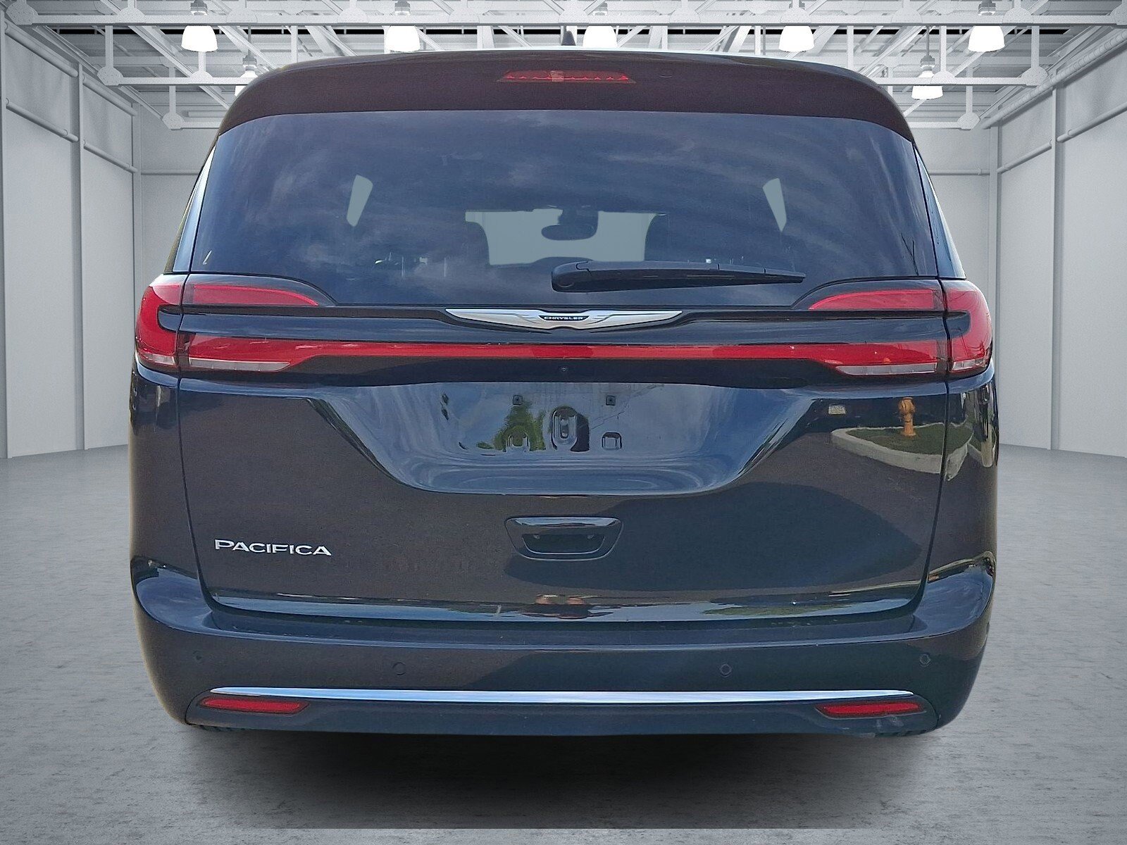 Used 2025 Chrysler Pacifica Select FWD image 5