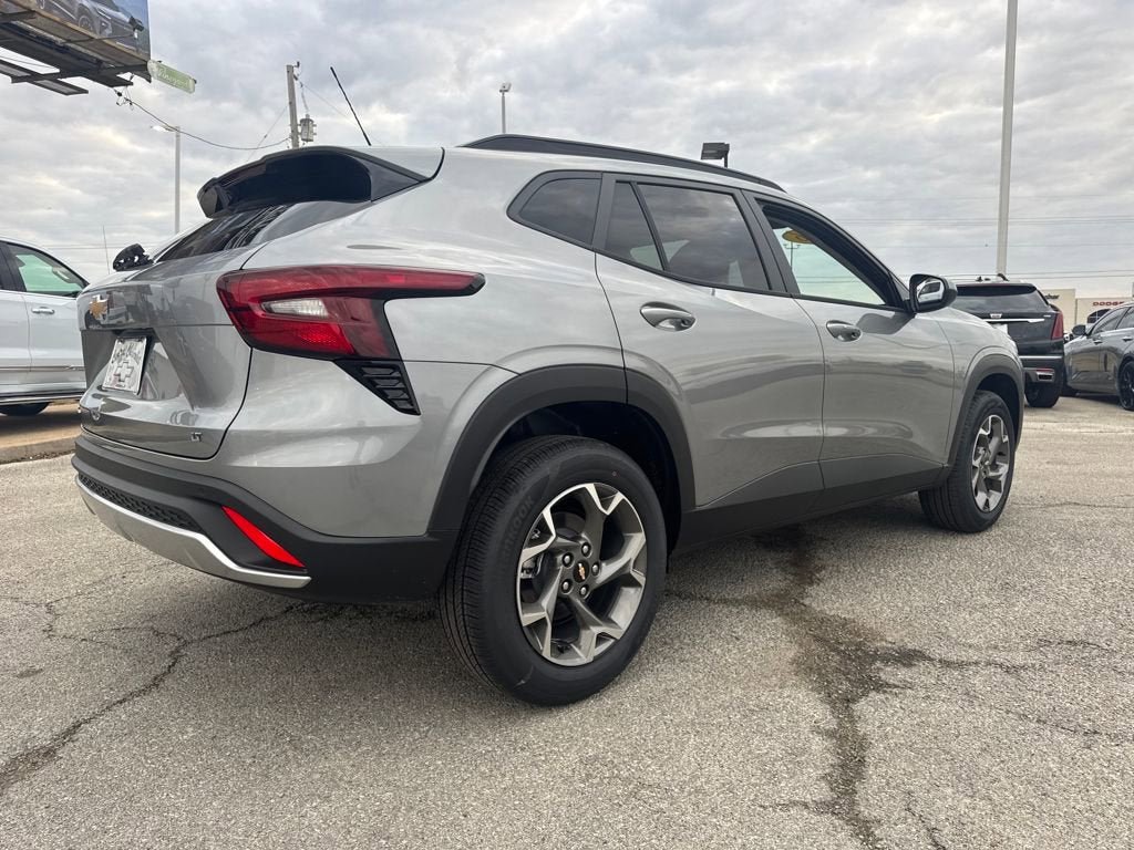 New 2026 Chevrolet Trax LT w/ Driver Confidence Package FWD image 8