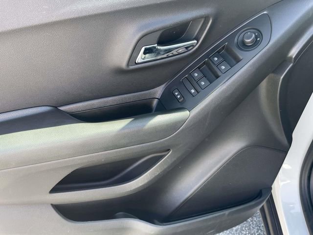 Used 2022 Chevrolet Trax LS AWD/4WD image 16