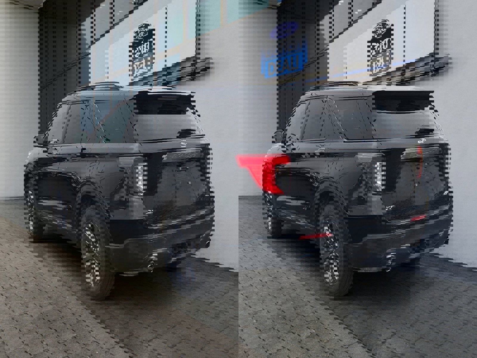 Used 2023 Ford Explorer XLT w/ Equipment Group 202A image 2