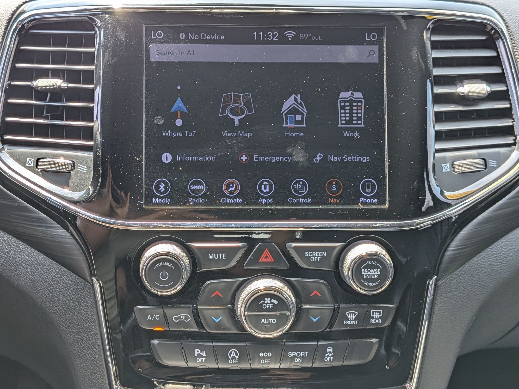 Used 2019 Jeep Grand Cherokee Altitude AWD/4WD image 13