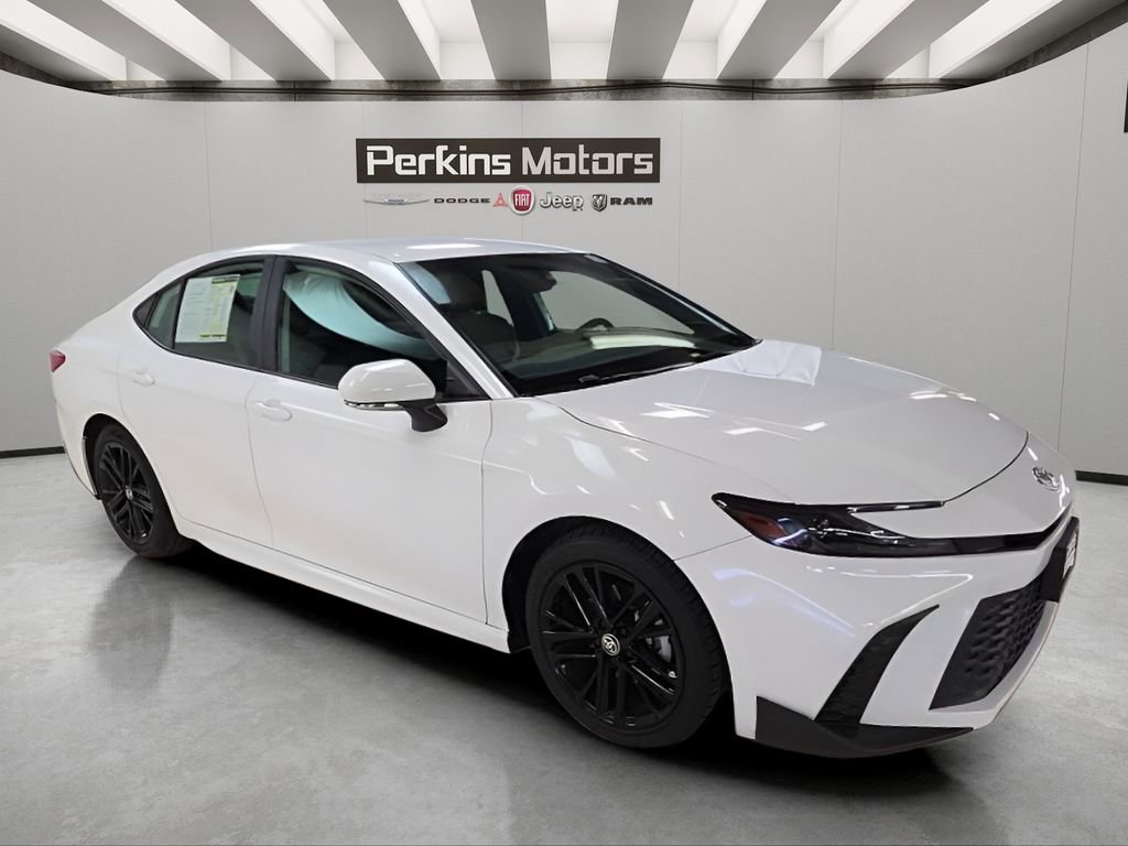 Used 2025 Toyota Camry SE FWD image 7