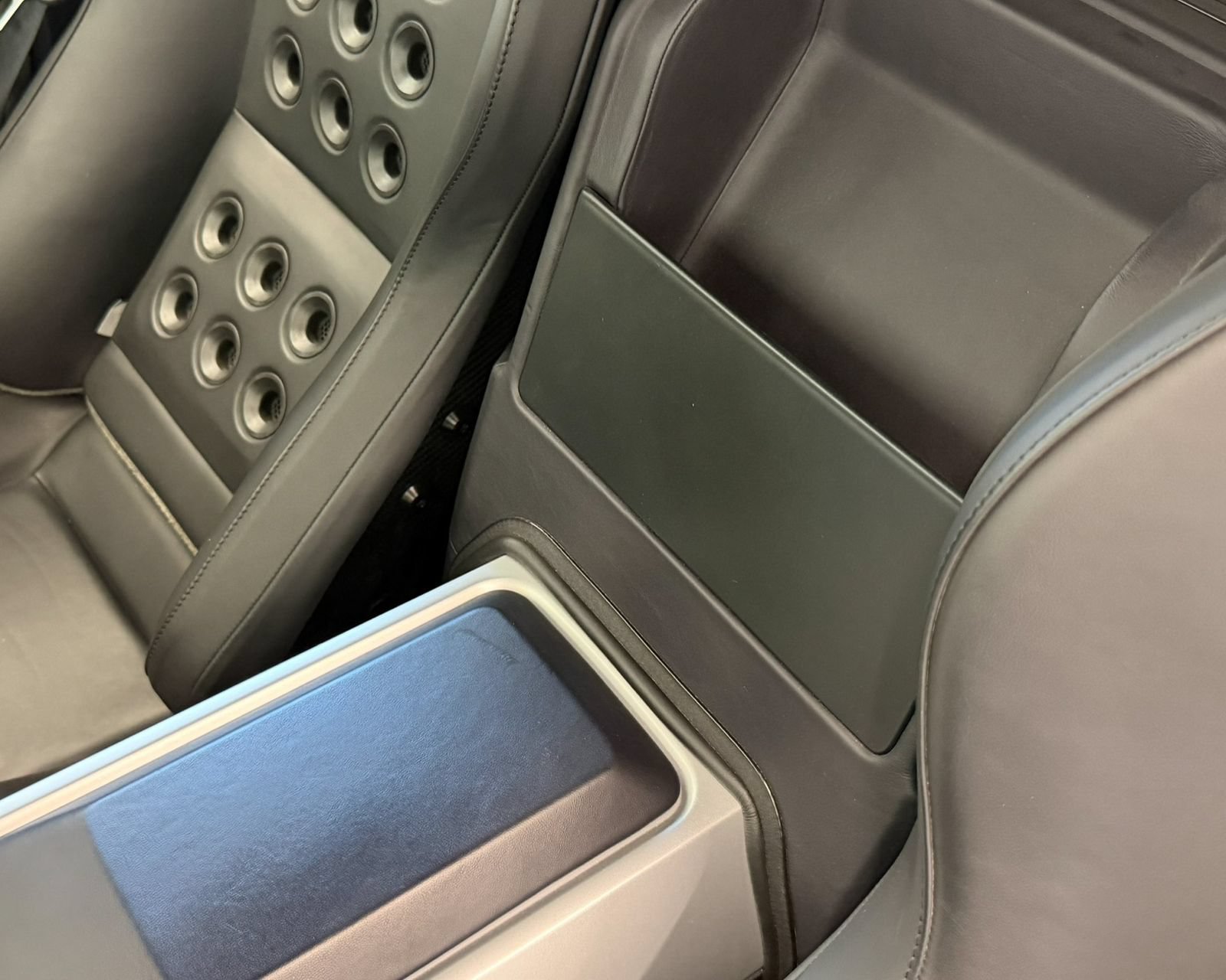 Used 2006 Ford GT RWD image 26