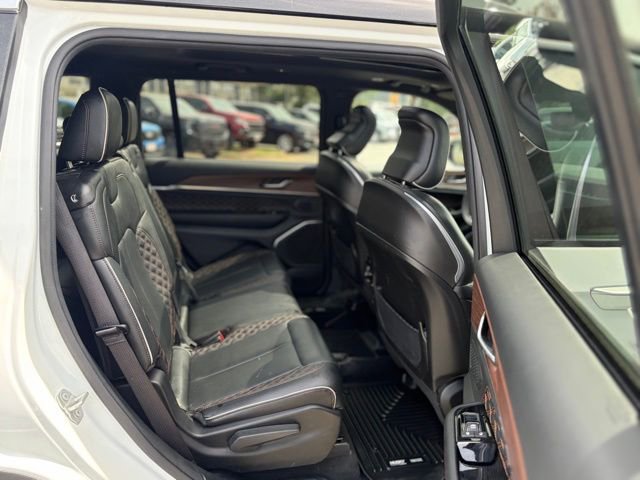 Used 2023 Jeep Grand Cherokee L Summit AWD/4WD image 30