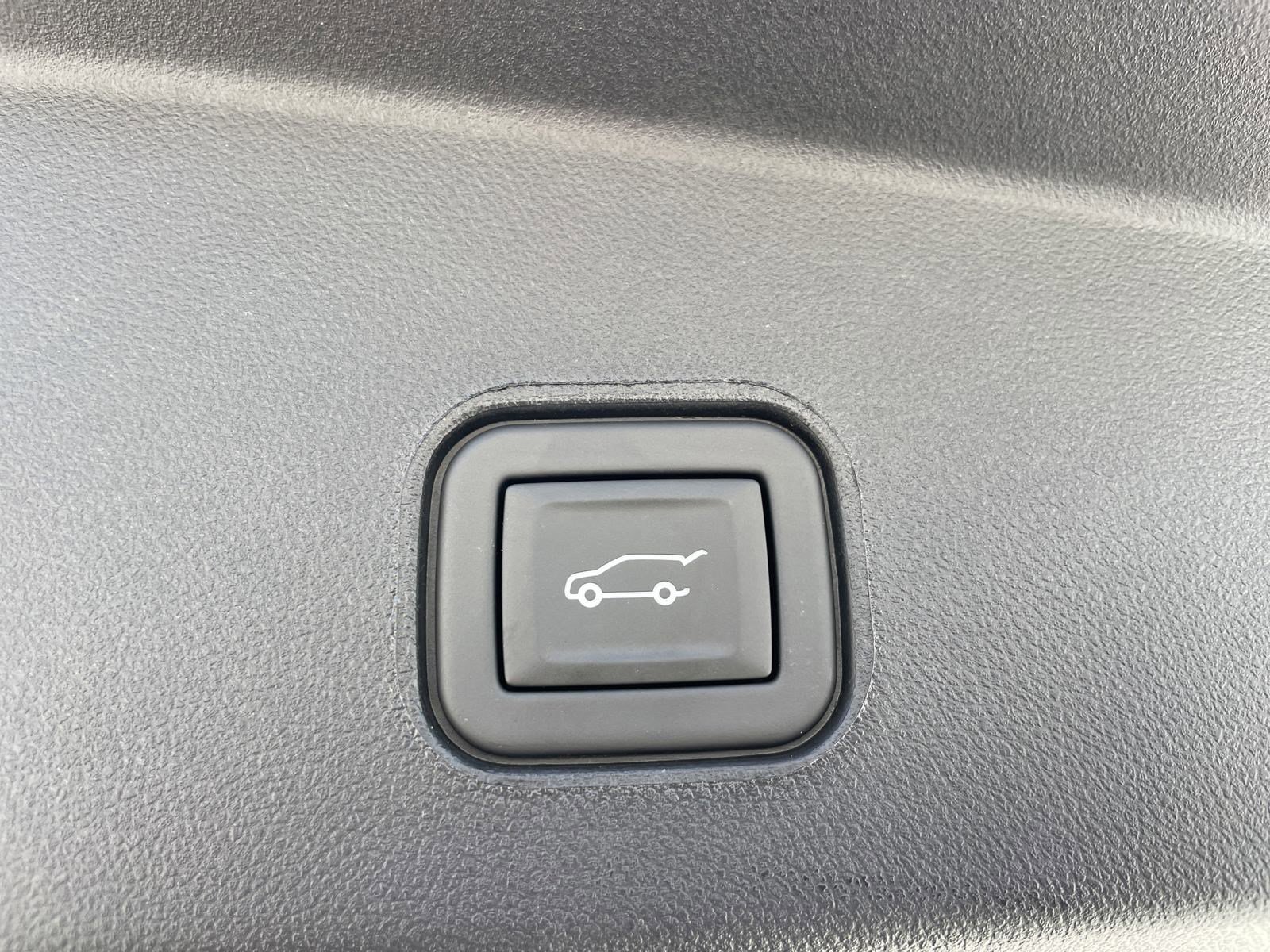 New 2025 Cadillac Lyriq Luxury image 7