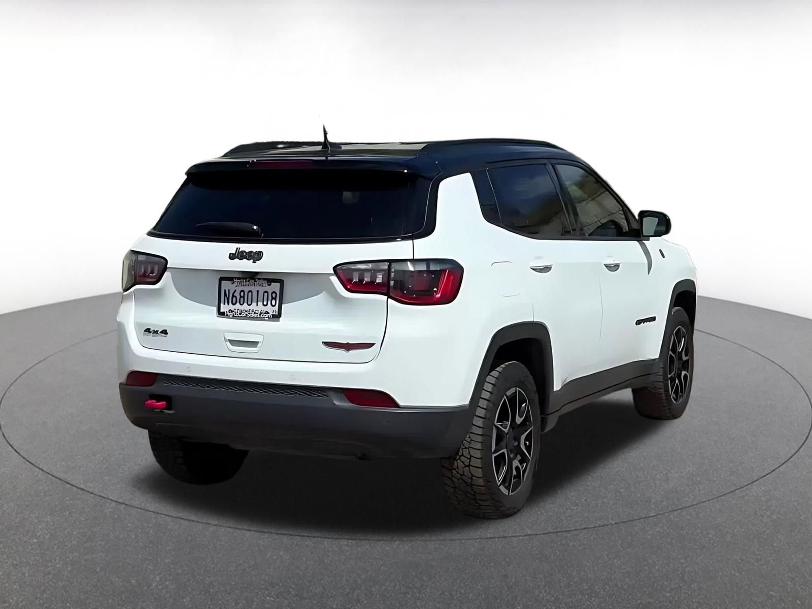 Used 2025 Jeep Compass Trailhawk image 14