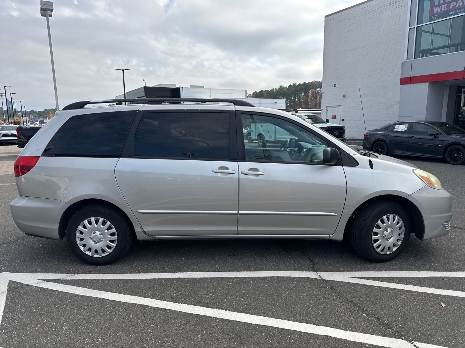 Used 2004 Toyota Sienna LE image 7