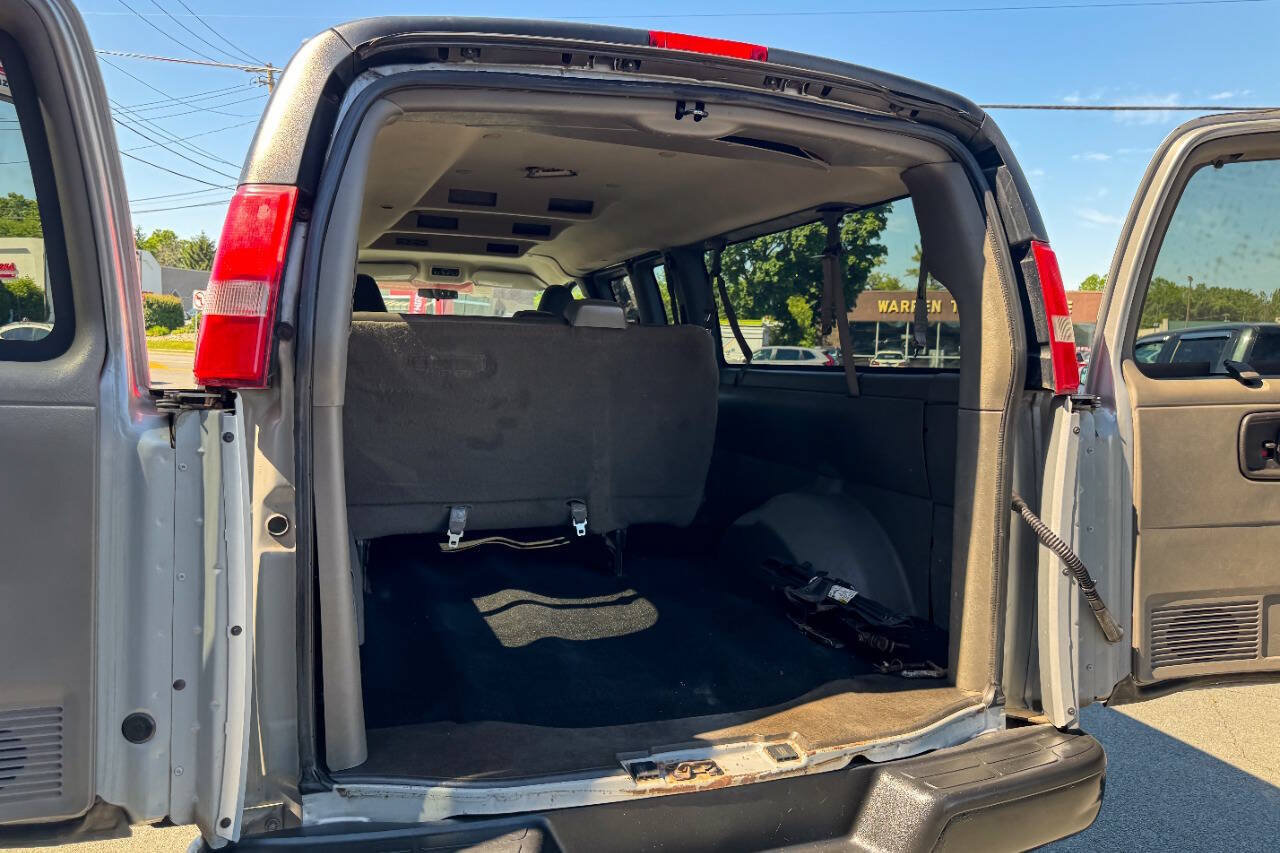 Used 2016 Chevrolet Express 3500 LS RWD image 16