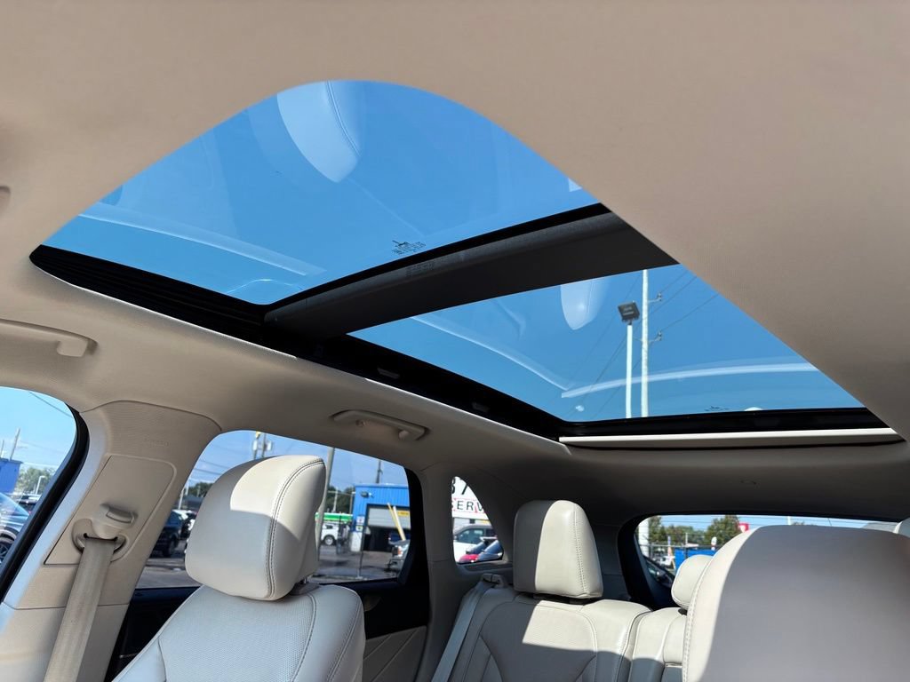 Used 2019 Lincoln MKC Reserve w/ MKC Technology Package FWD image 12