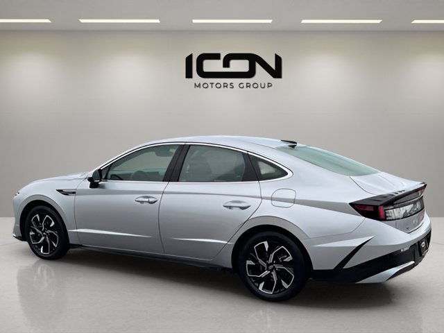 Used 2025 Hyundai Sonata SEL FWD image 2