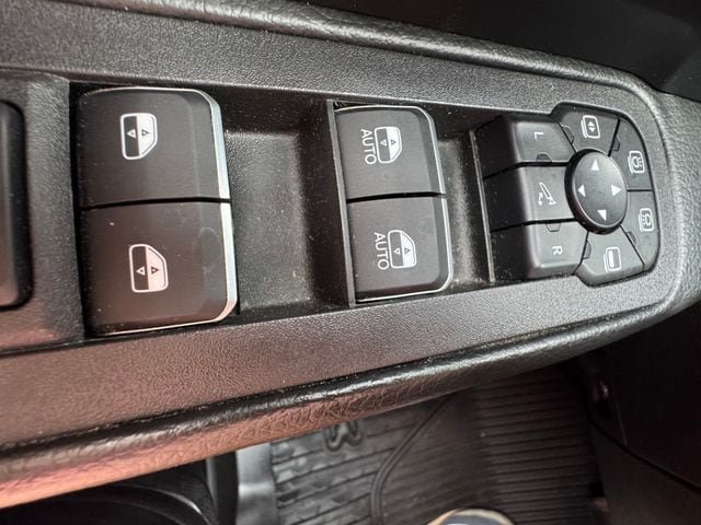 Used 2025 RAM 2500 Laramie AWD/4WD image 37