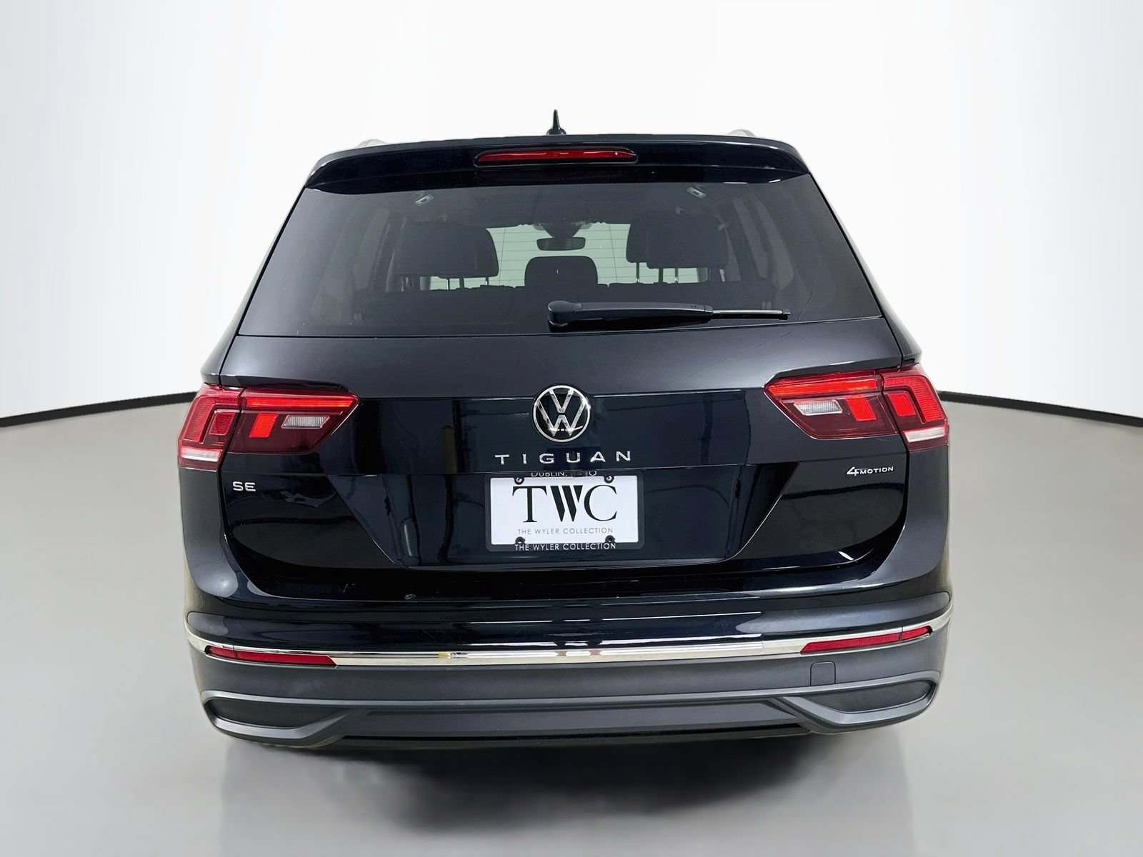 Certified 2023 Volkswagen Tiguan SE w/ Panoramic Sunroof Package AWD/4WD image 6