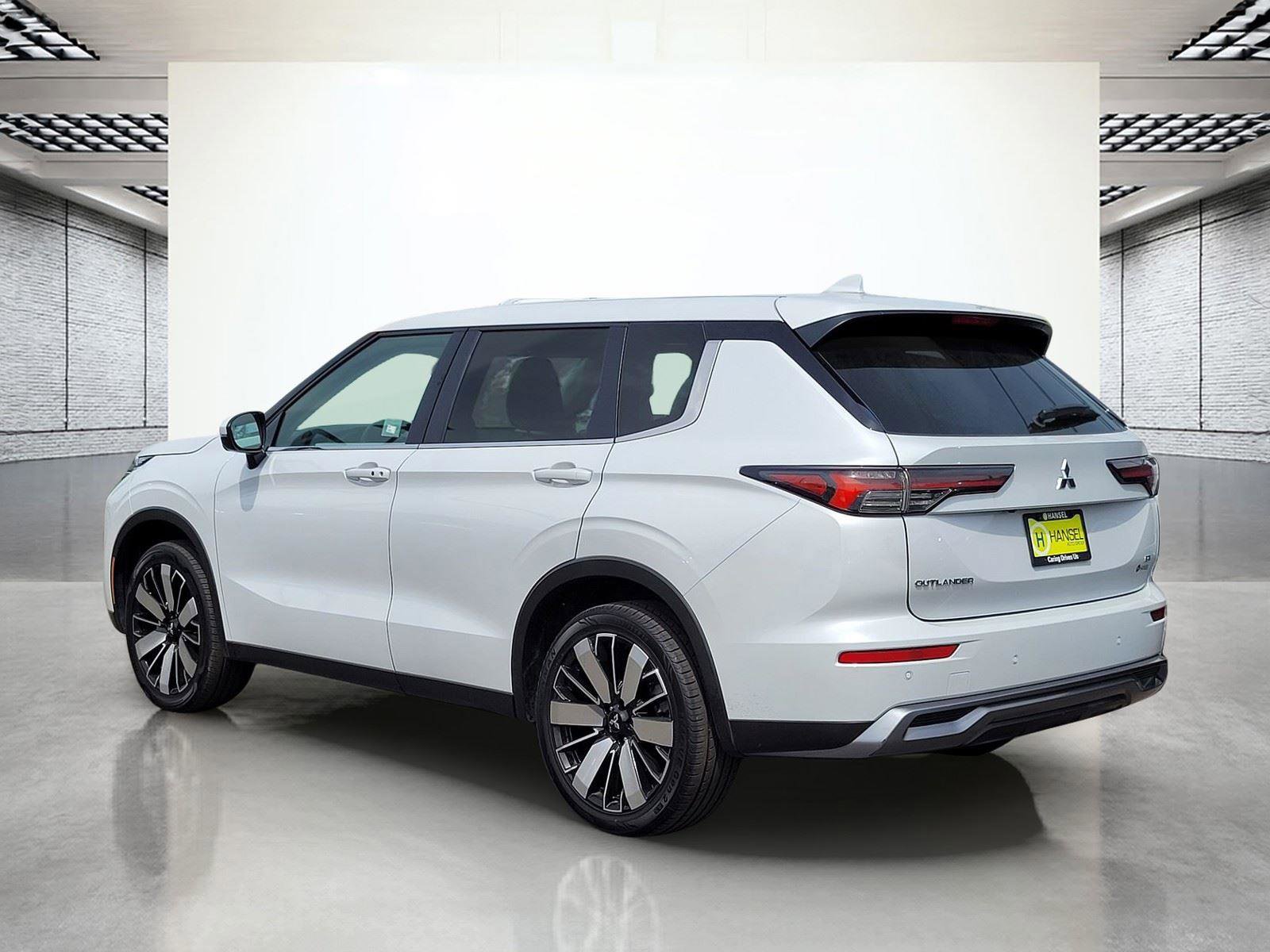 Used 2025 Mitsubishi Outlander SE AWD/4WD image 9