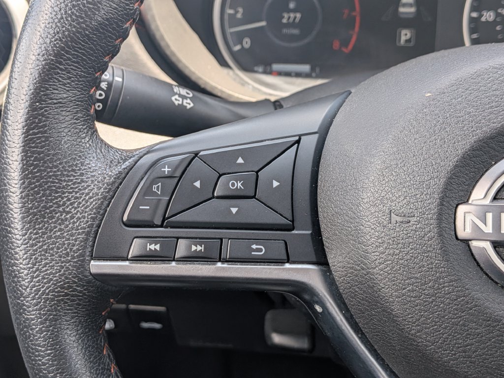 Used 2025 Nissan Versa SR FWD image 25