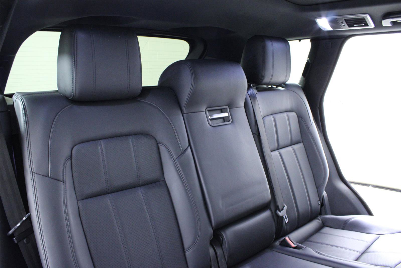Used 2018 Land Rover Range Rover Sport HSE AWD/4WD image 14