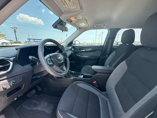 Used 2025 Chevrolet TrailBlazer LT AWD/4WD image 2