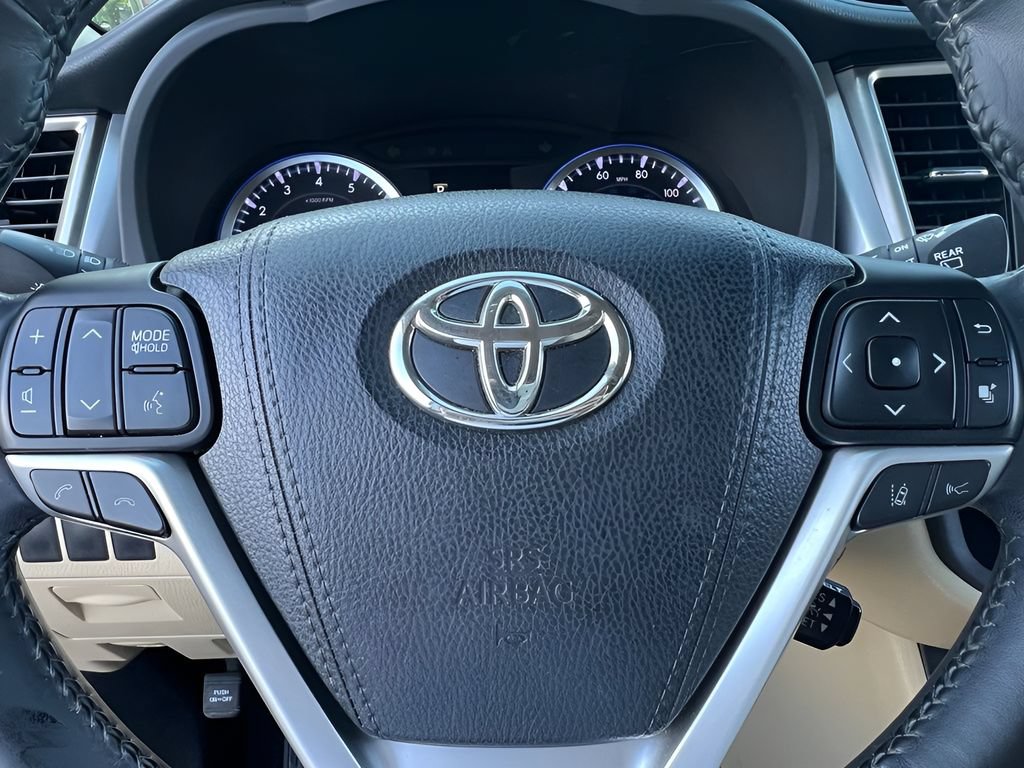 Certified 2017 Toyota Highlander XLE FWD image 19