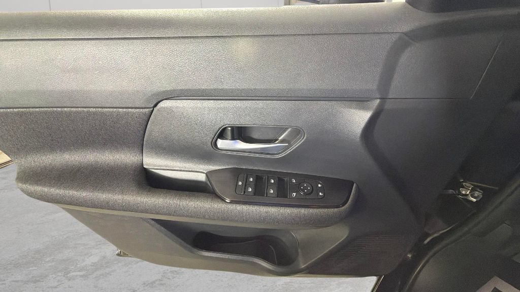 Used 2026 Nissan Kicks SV FWD image 25