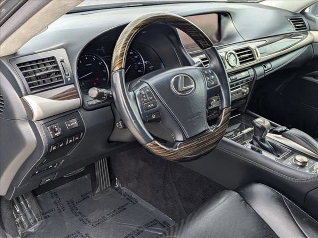 Used 2013 Lexus LS 460 w/ Ultra Luxury Pkg image 10