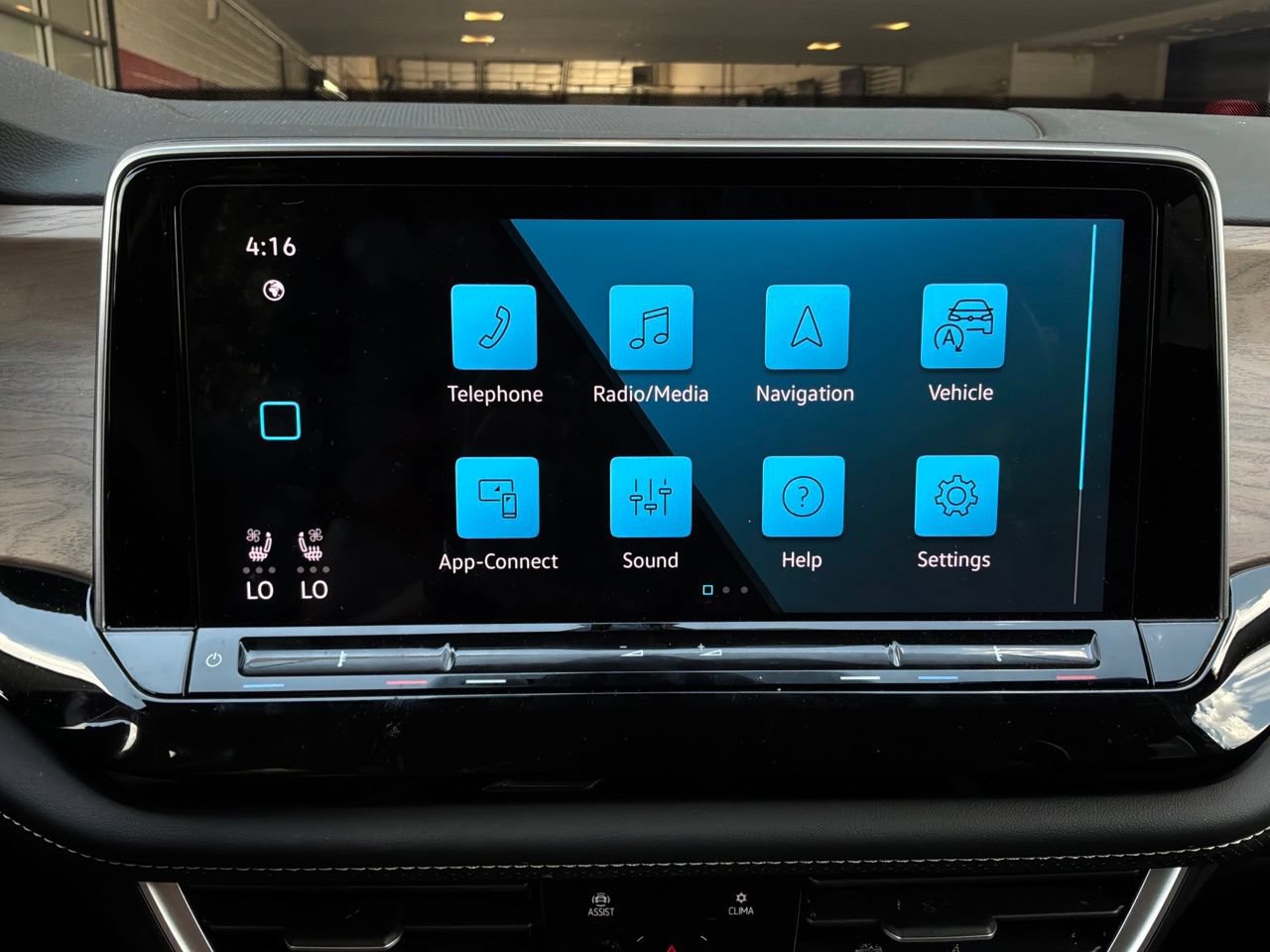 Used 2026 Volkswagen Atlas SE FWD image 31