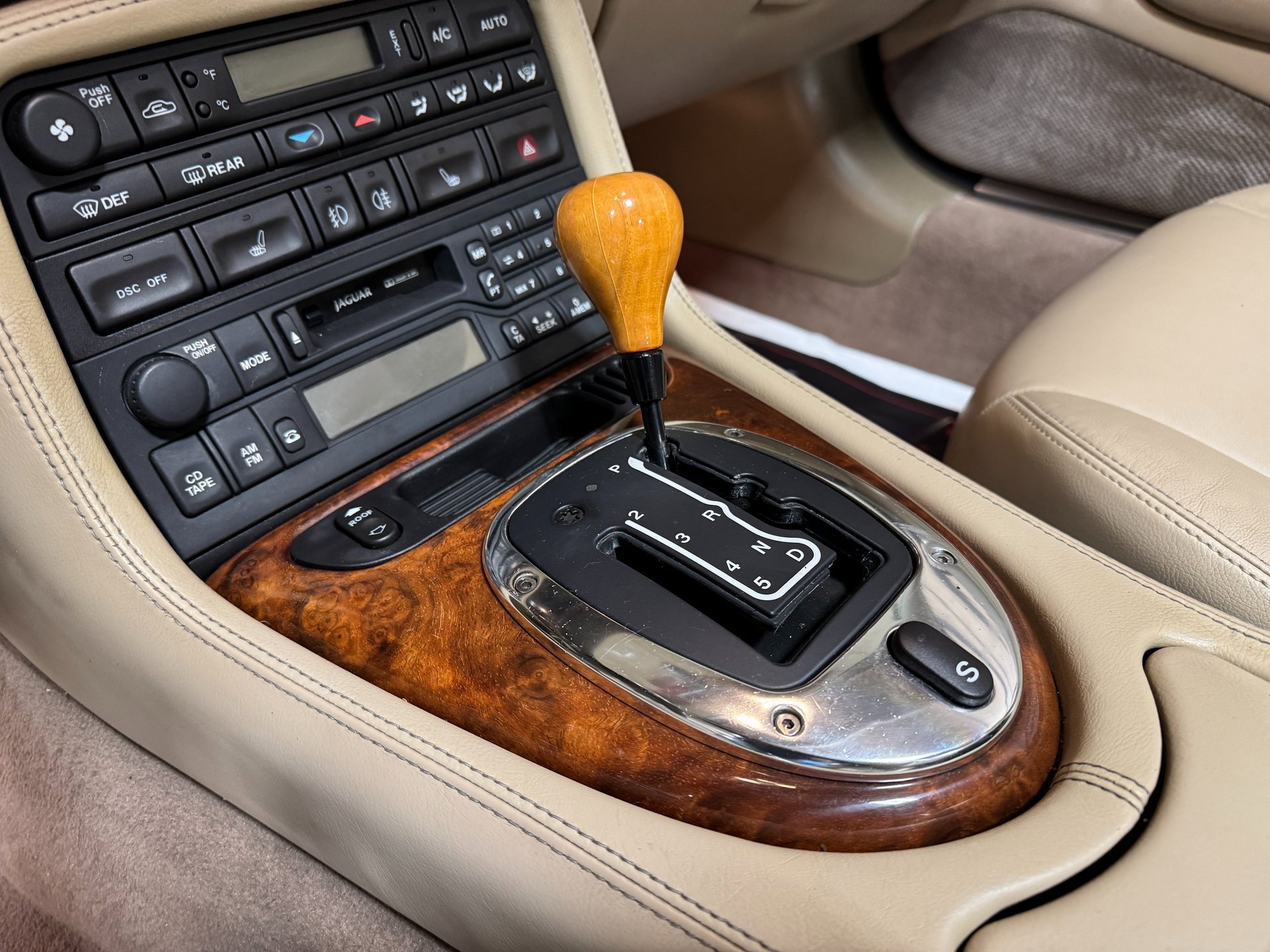 Used 2003 Jaguar XK8 Convertible image 24