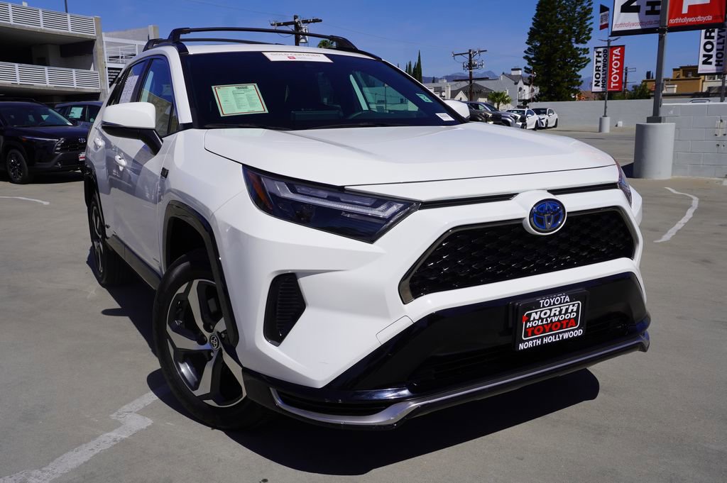 Certified 2024 Toyota RAV4 SE video 2