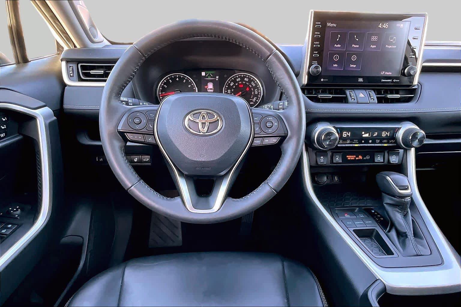 Used 2022 Toyota RAV4 XLE Premium FWD image 5