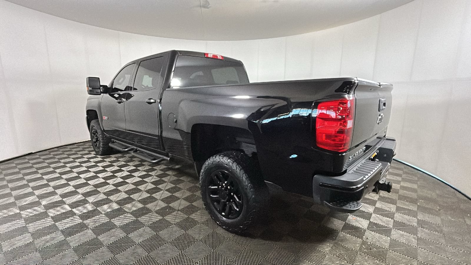 Used 2016 Chevrolet Silverado 2500 LT w/ Midnight Edition AWD/4WD image 5