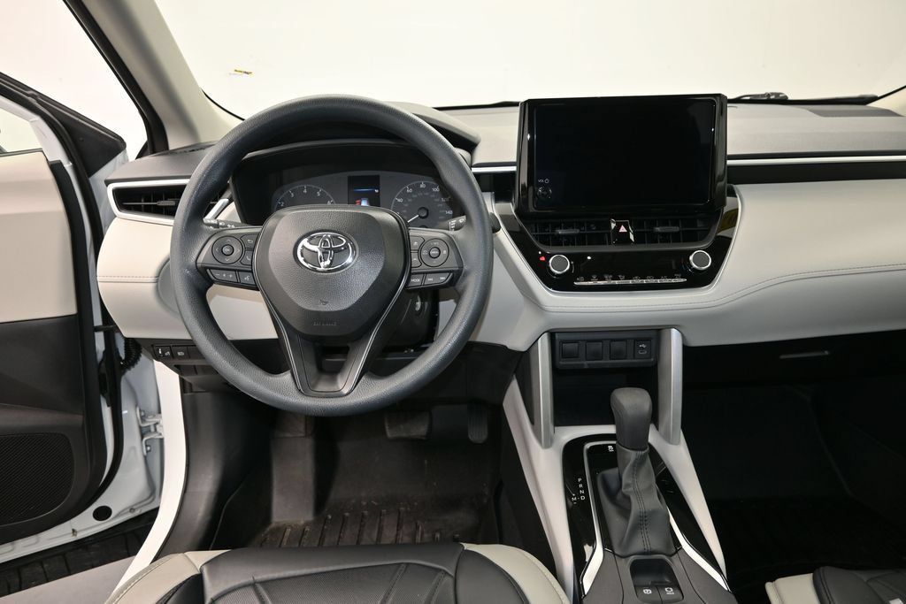 Used 2025 Toyota Corolla Cross L FWD image 16