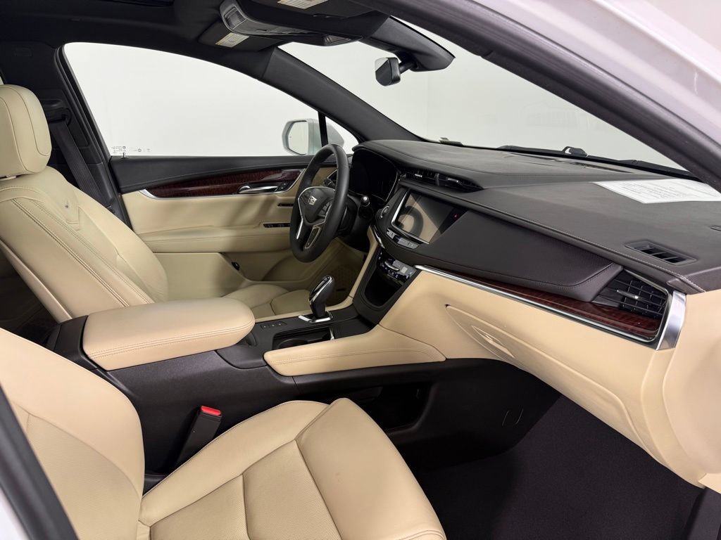 Used 2017 Cadillac XT5 Premium Luxury w/ Driver Assist Package AWD/4WD image 15