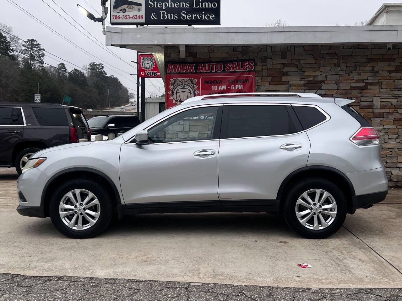 Used 2015 Nissan Rogue SV image 3