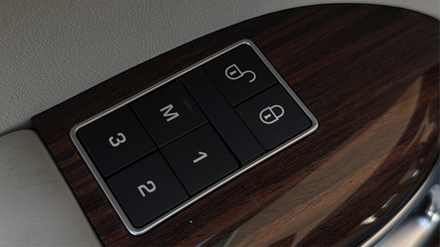 Used 2016 Land Rover Range Rover HSE image 44