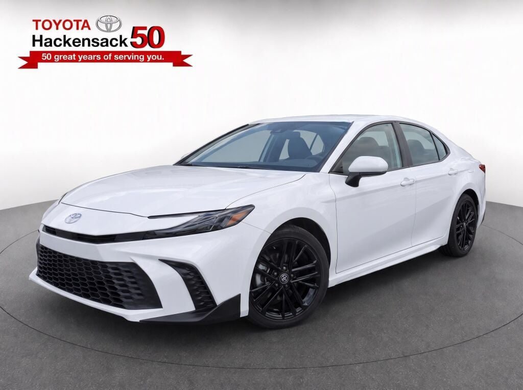 Used 2025 Toyota Camry SE FWD image 2