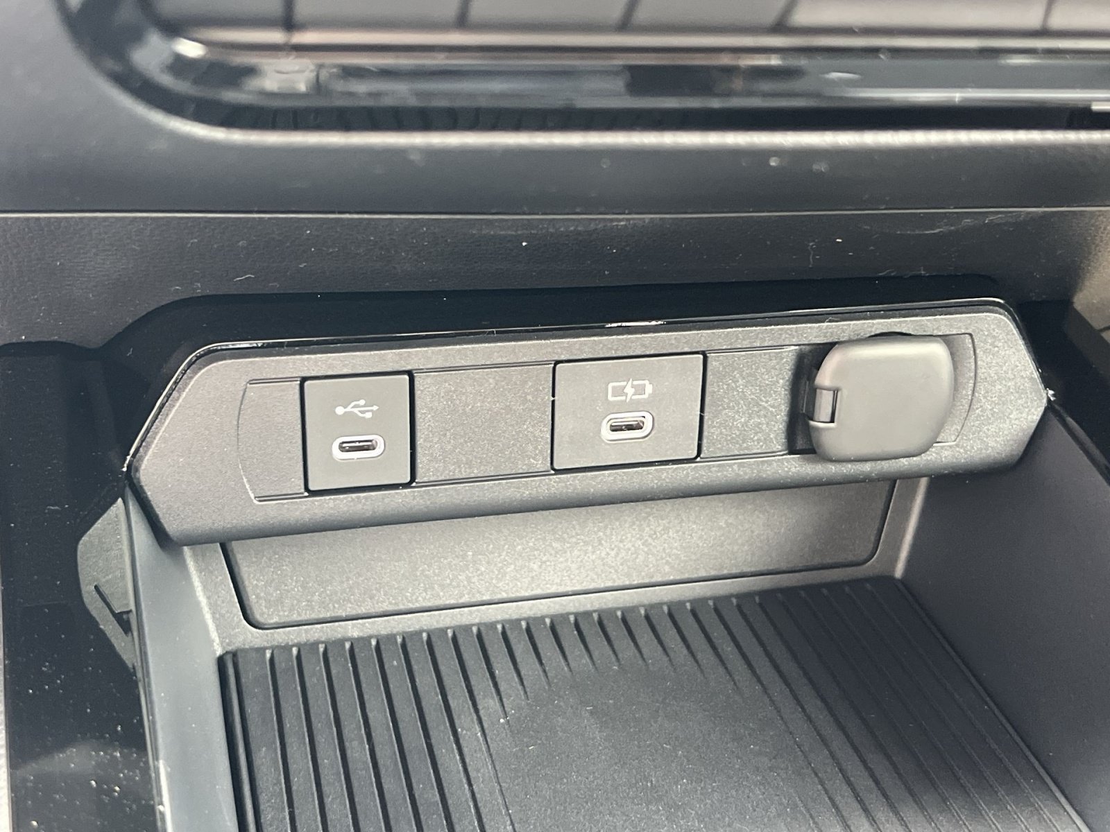 New 2026 Toyota Prius Plug-In Hybrid FWD image 25