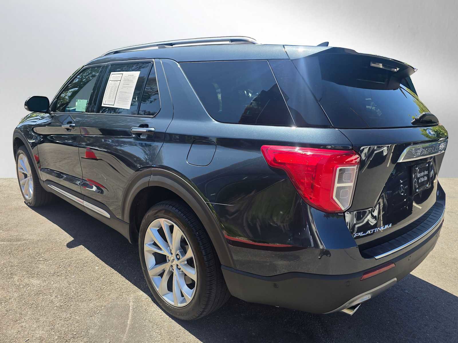 Used 2023 Ford Explorer Platinum w/ Premium Technology Package AWD/4WD image 5