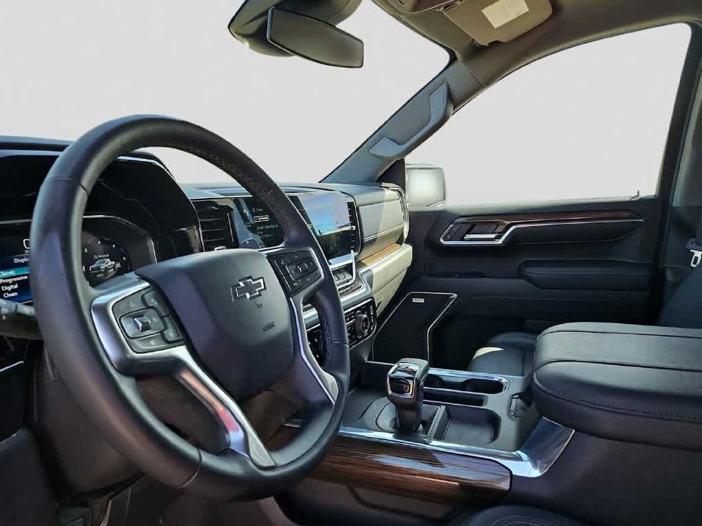 Used 2024 Chevrolet Silverado 1500 LT Trail Boss w/ Convenience Package II AWD/4WD image 10
