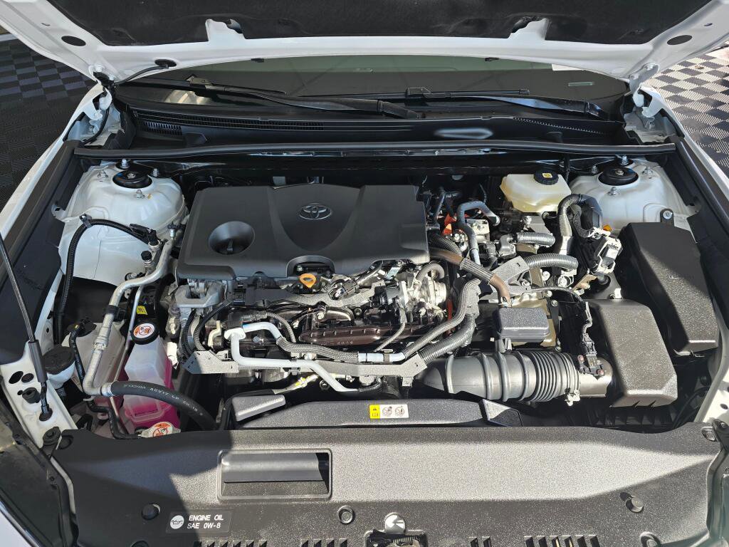 Used 2025 Toyota Camry SE image 9