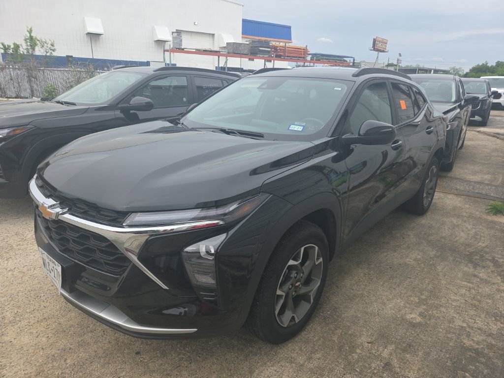 Used 2025 Chevrolet Trax LT w/ LT Convenience Package FWD image 1