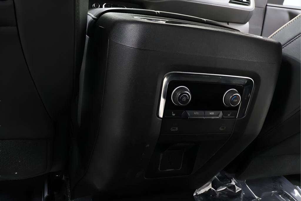 Used 2021 Chevrolet Suburban Premier AWD/4WD image 26
