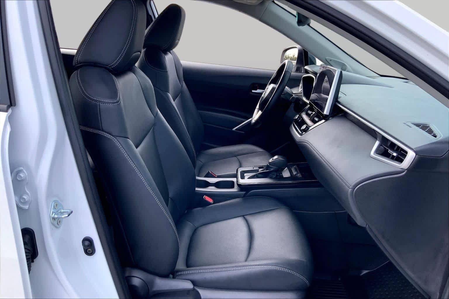 Used 2026 Toyota Corolla Cross XLE w/ Convenience Package FWD image 9
