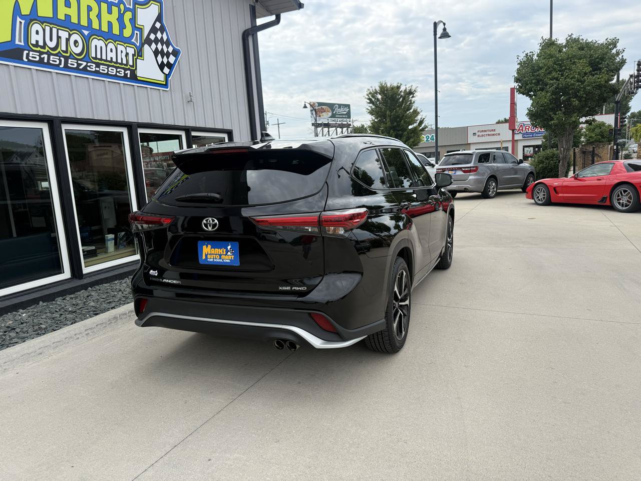Used 2021 Toyota Highlander XSE AWD/4WD image 13