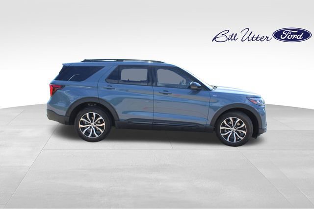 Used 2025 Ford Explorer ST-Line w/ Premium Package image 4