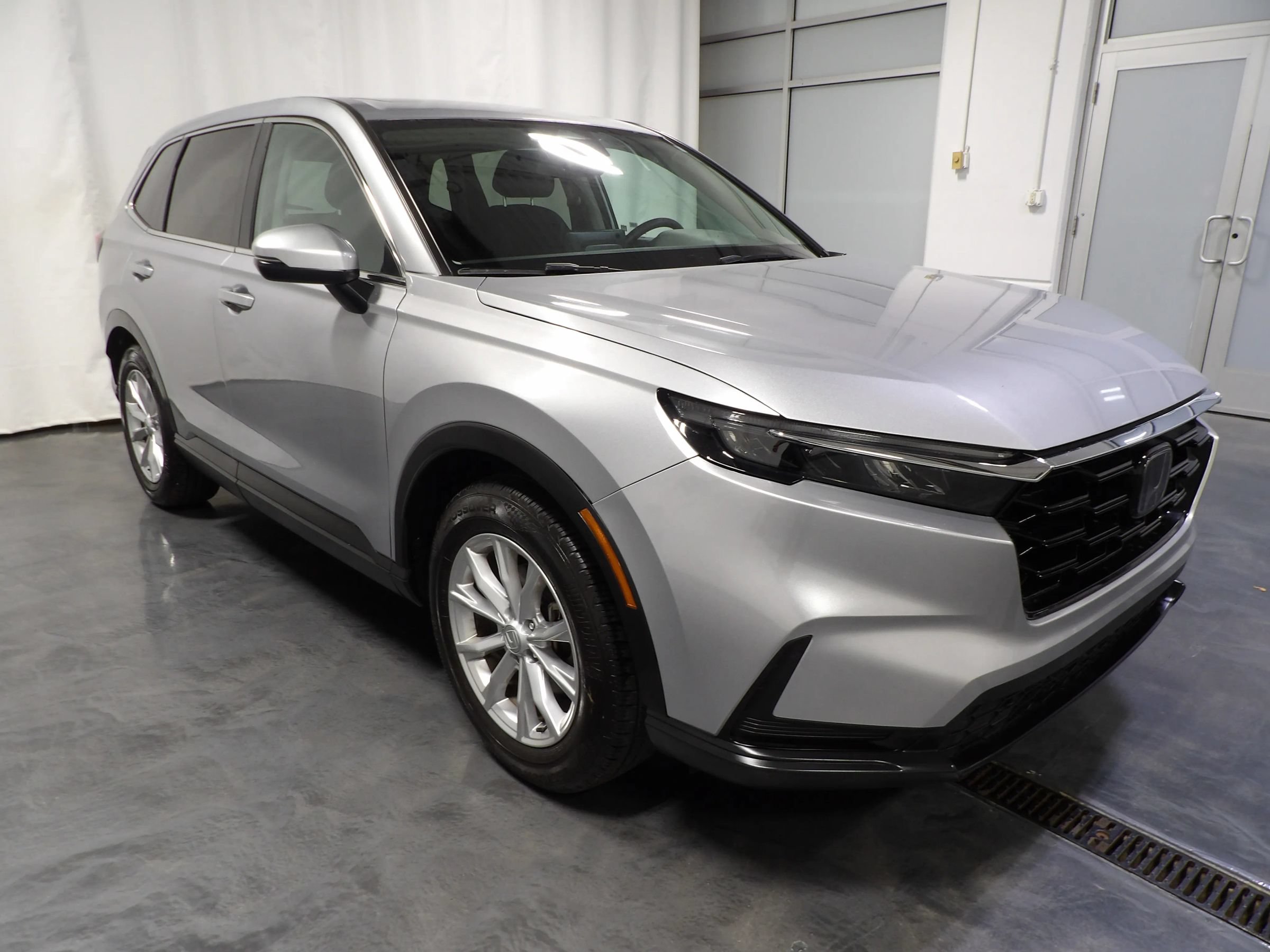 Used 2025 Honda CR-V EX image 2