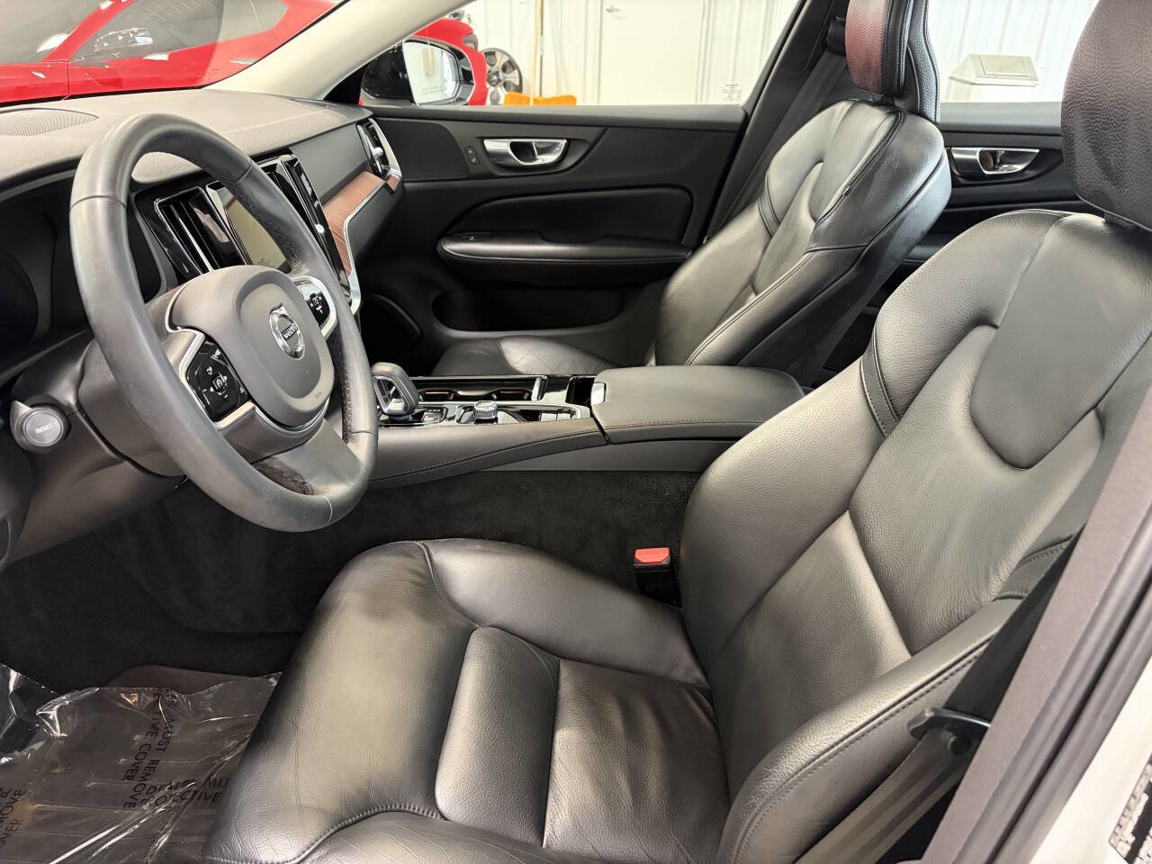 Used 2023 Volvo S60 T8 Plus image 9
