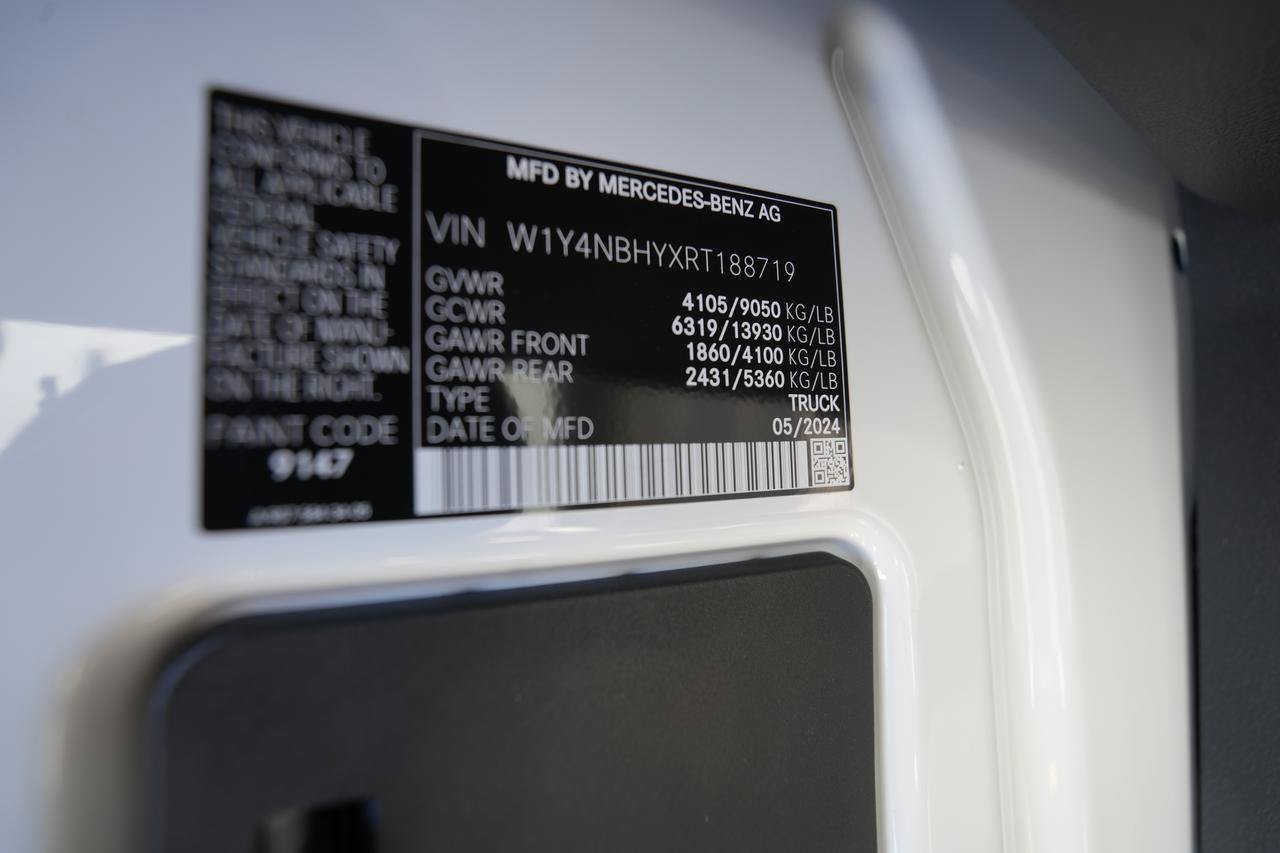Used 2024 Mercedes-Benz Sprinter 2500 image 14