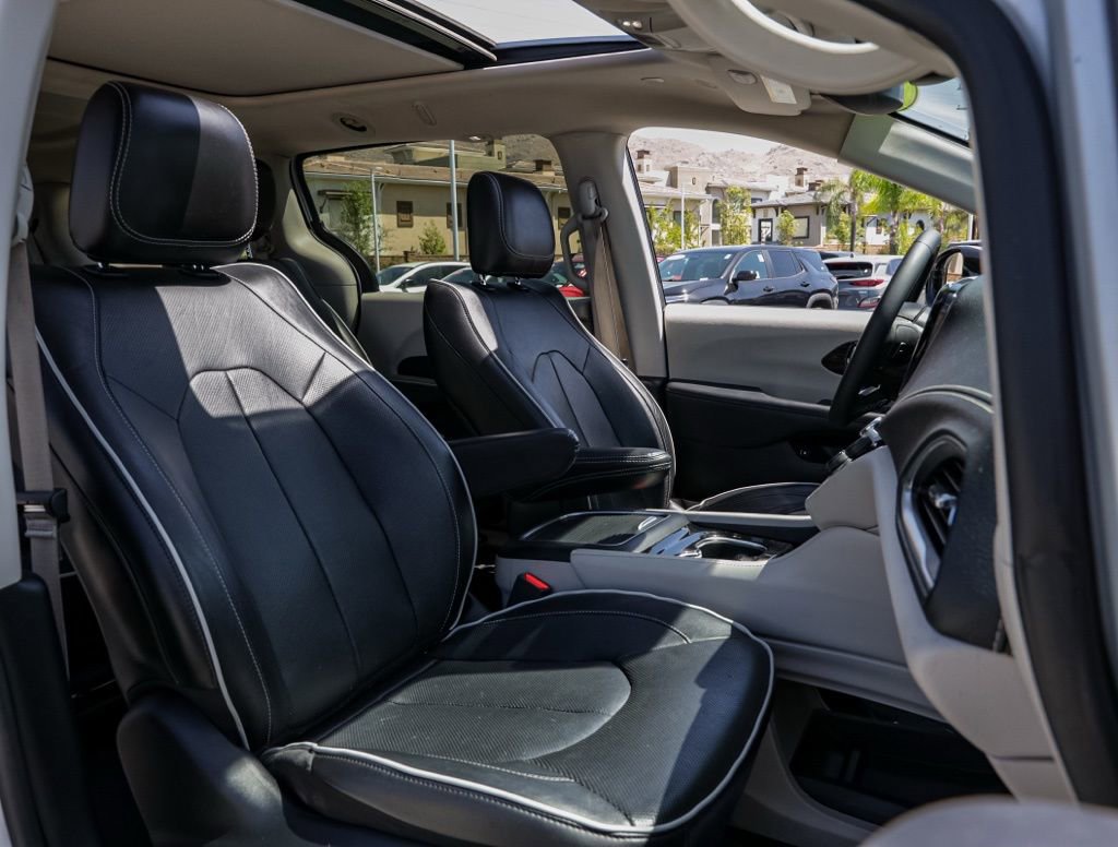 Used 2023 Chrysler Pacifica Limited FWD image 19