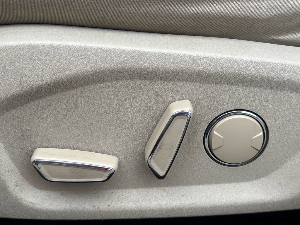 Used 2015 Ford Fusion SE FWD image 15