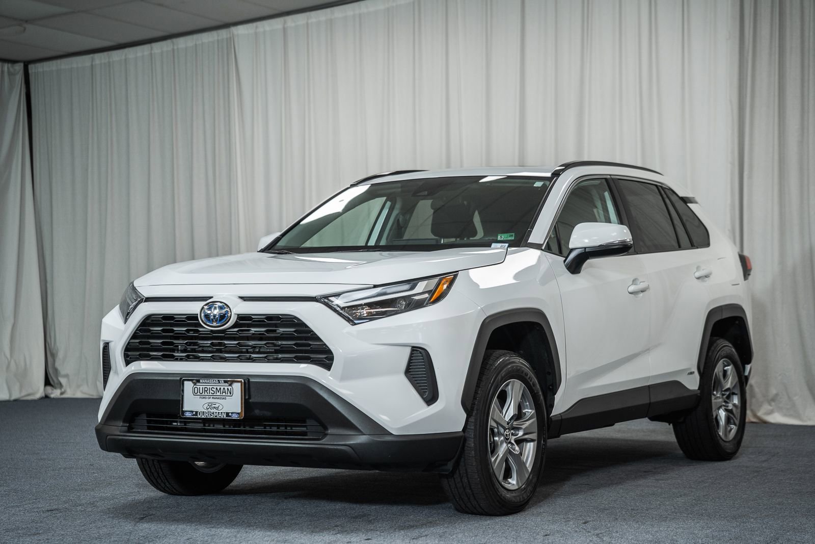 Used 2024 Toyota RAV4 XLE w/ Convenience Package AWD/4WD image 3