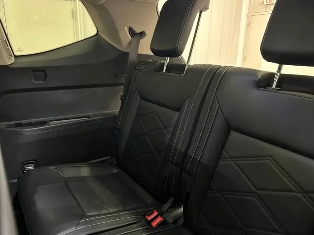 Used 2024 Volkswagen Atlas SE AWD/4WD image 14